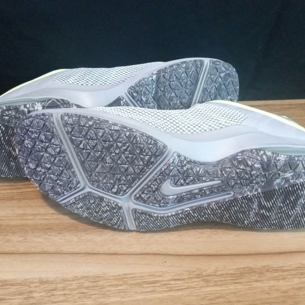 Nike Air Max Men's Running Shoe Sz 11 AA7060-090 Grey Lime Green - Picture 4 of 5